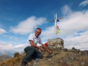 01  Alla croce di vetta del Pizzo Zerna (2572 m.)